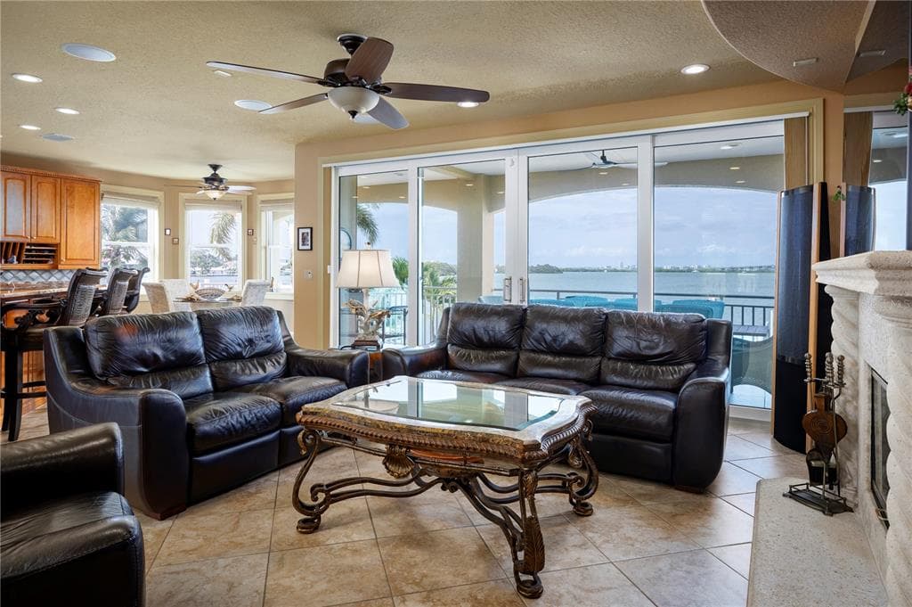 306 HARBOR DRIVE photo 12