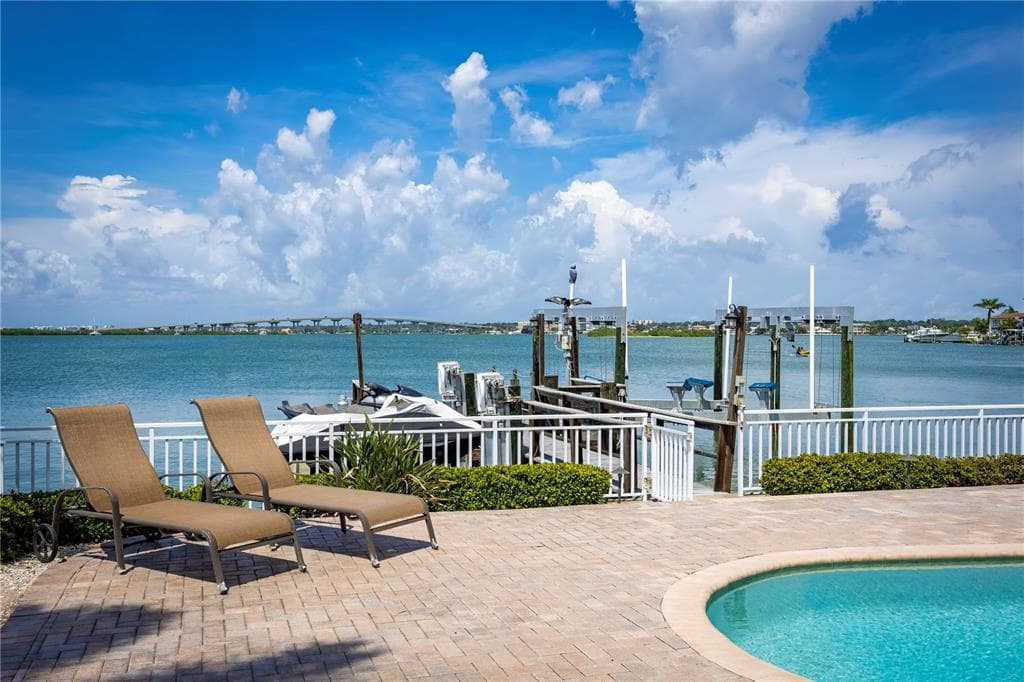 306 HARBOR DRIVE 3
