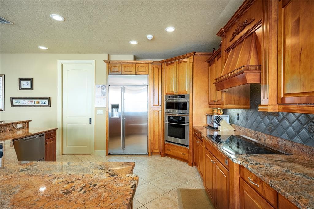306 HARBOR DRIVE 5