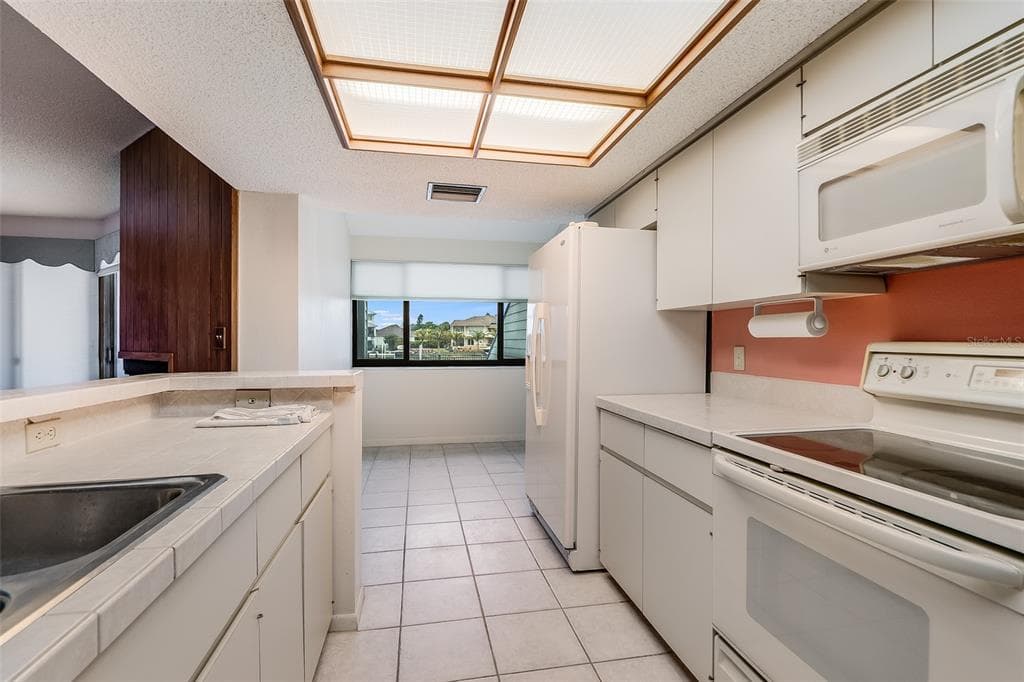 900 PINELLAS BAYWAY S 109 photo 9