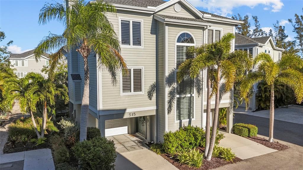 515 FOREST WAY photo 2