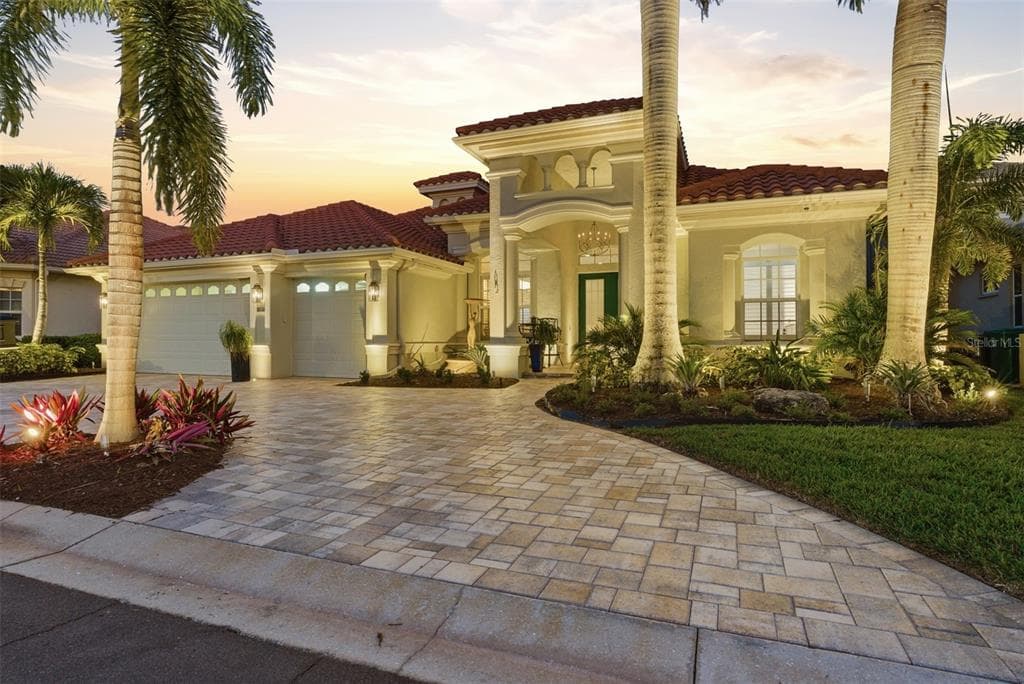 120 12TH AVENUE E photo 8