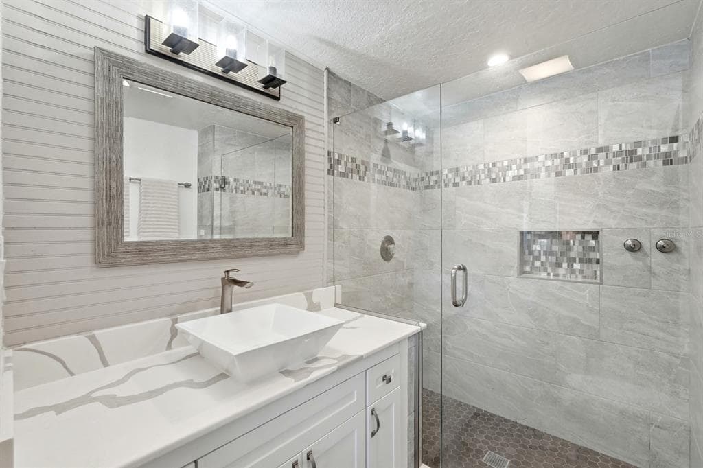 458 BOUCHELLE DRIVE 203 photo 25