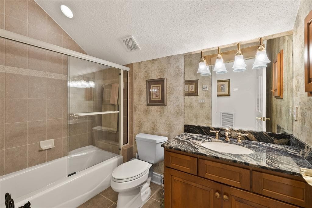 8402 TALLAHASSEE DRIVE NE photo 20