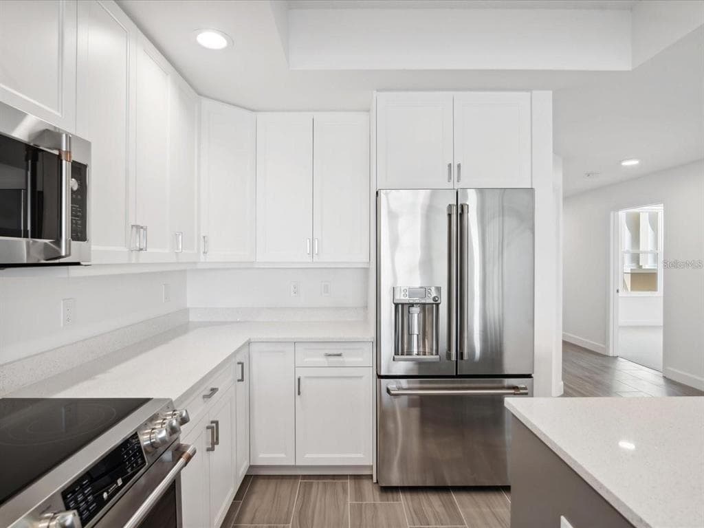 125 ISLAND WAY 304 photo 6