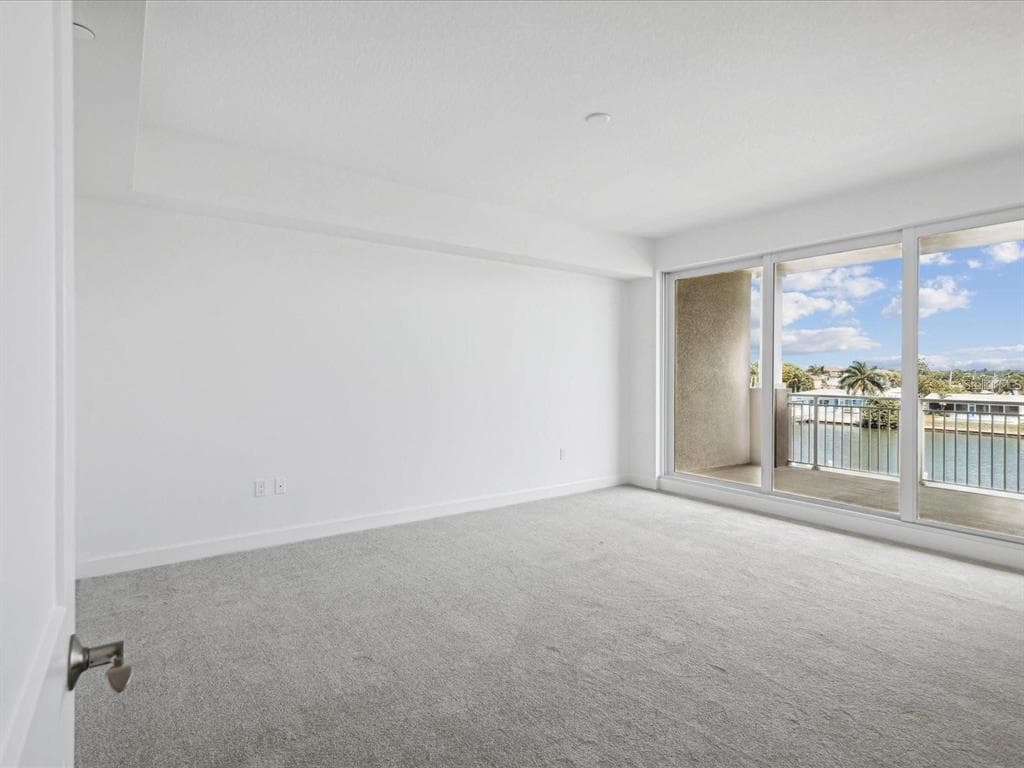 125 ISLAND WAY 304 photo 17