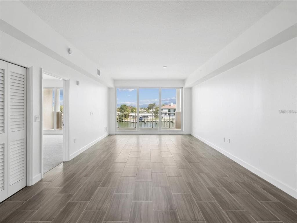 125 ISLAND WAY 304 photo 14
