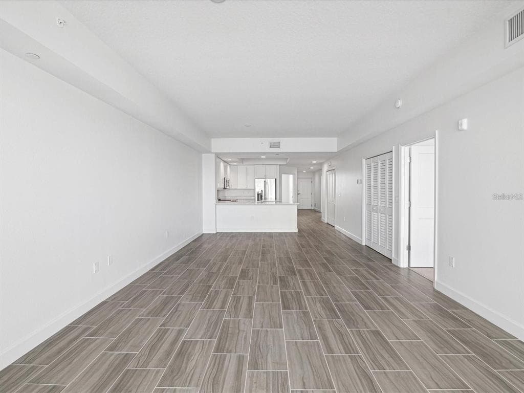 125 ISLAND WAY 304 photo 15