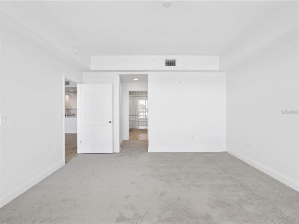 125 ISLAND WAY 304 photo 19