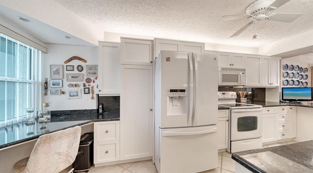 19 WHISPERING SANDS DRIVE 201 photo 6