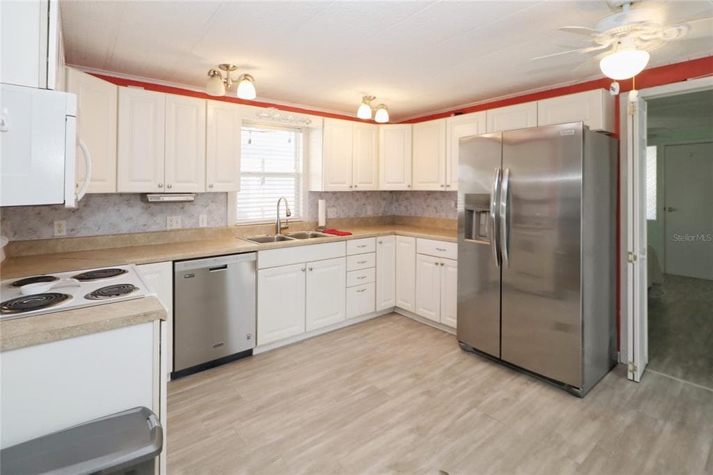 107 E SAINT JOHNS WAY 4