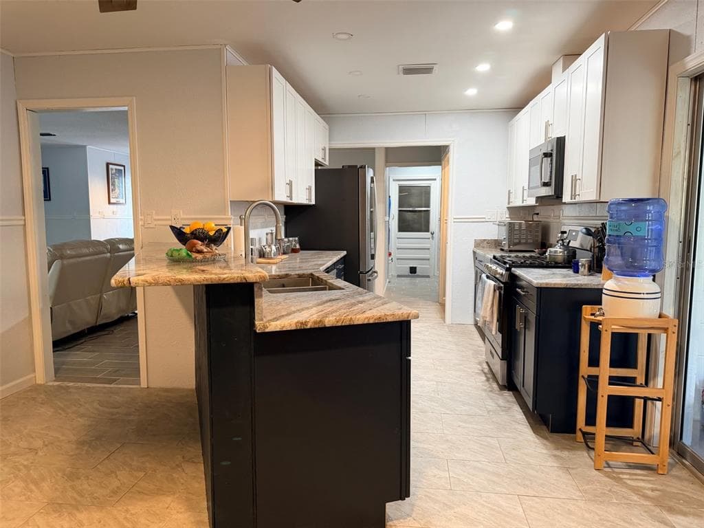 12 PALM DRIVE 5