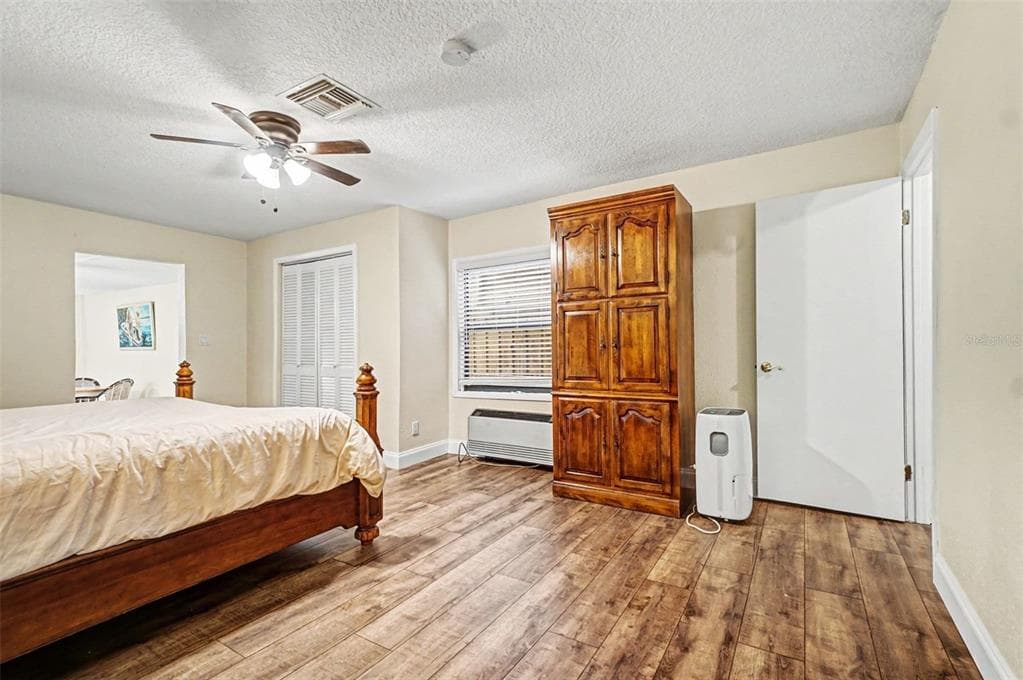 55316 CLAIRE STREET photo 20