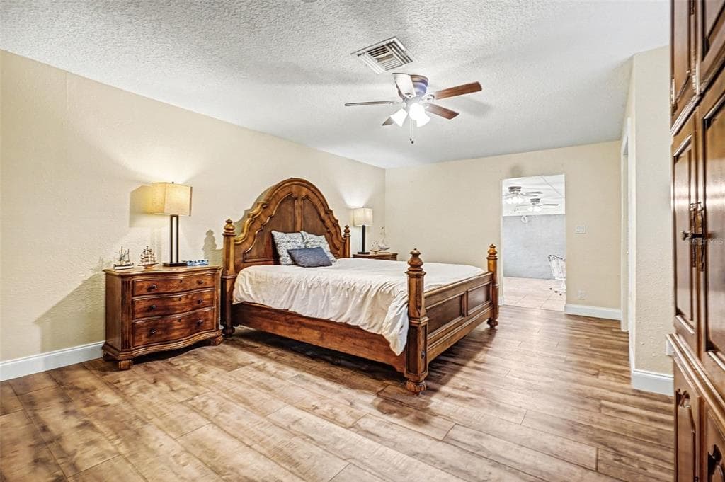 55316 CLAIRE STREET photo 21
