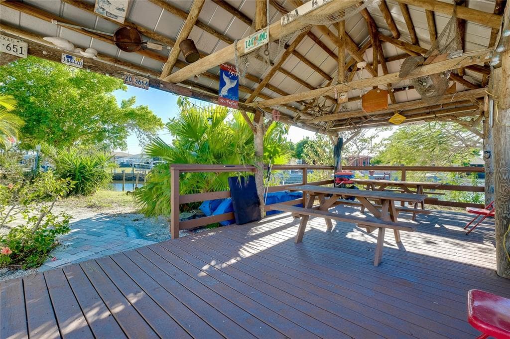 21064 HIGGS DRIVE photo 3