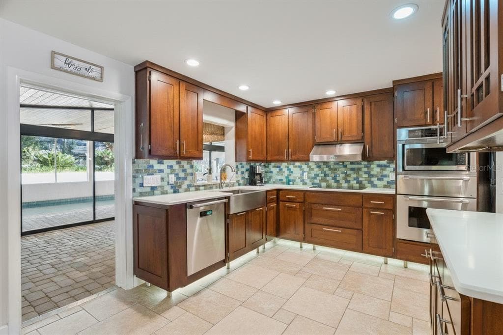 103 S LAKESHORE DRIVE 4