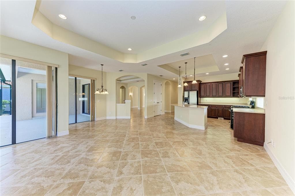 650 CRANE PRAIRIE WAY photo 17