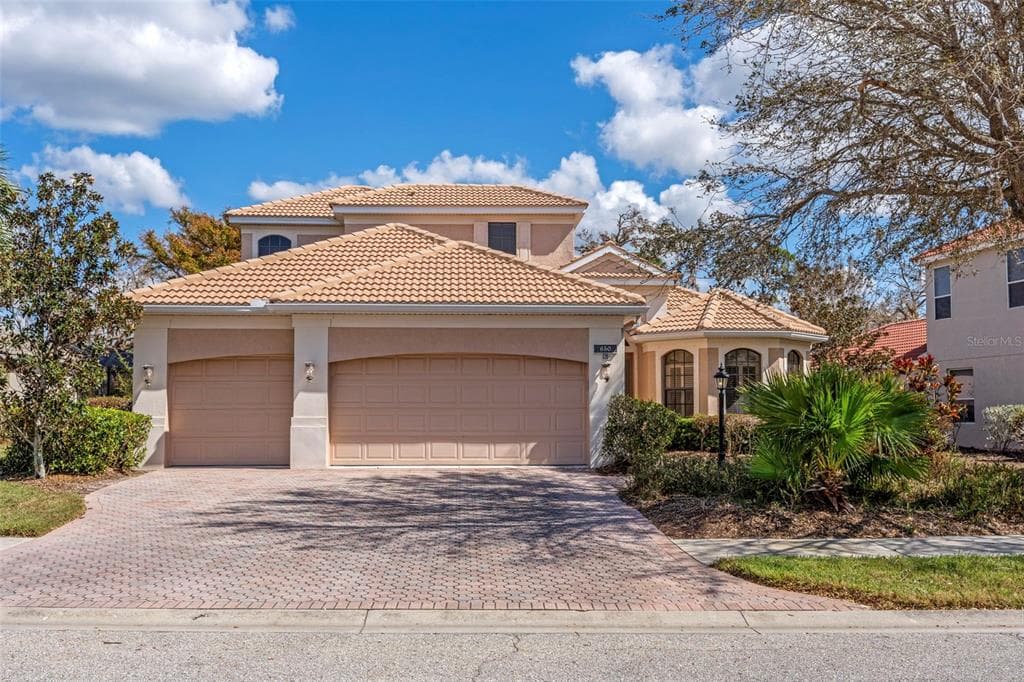 650 CRANE PRAIRIE WAY photo 1