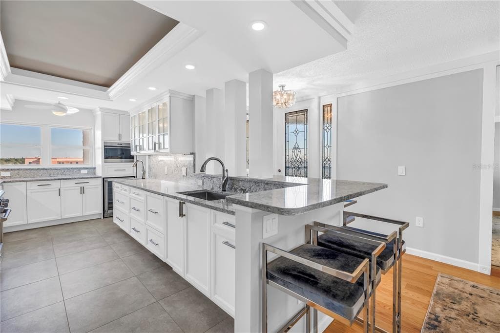 6020 SHORE BOULEVARD S 712 photo 10