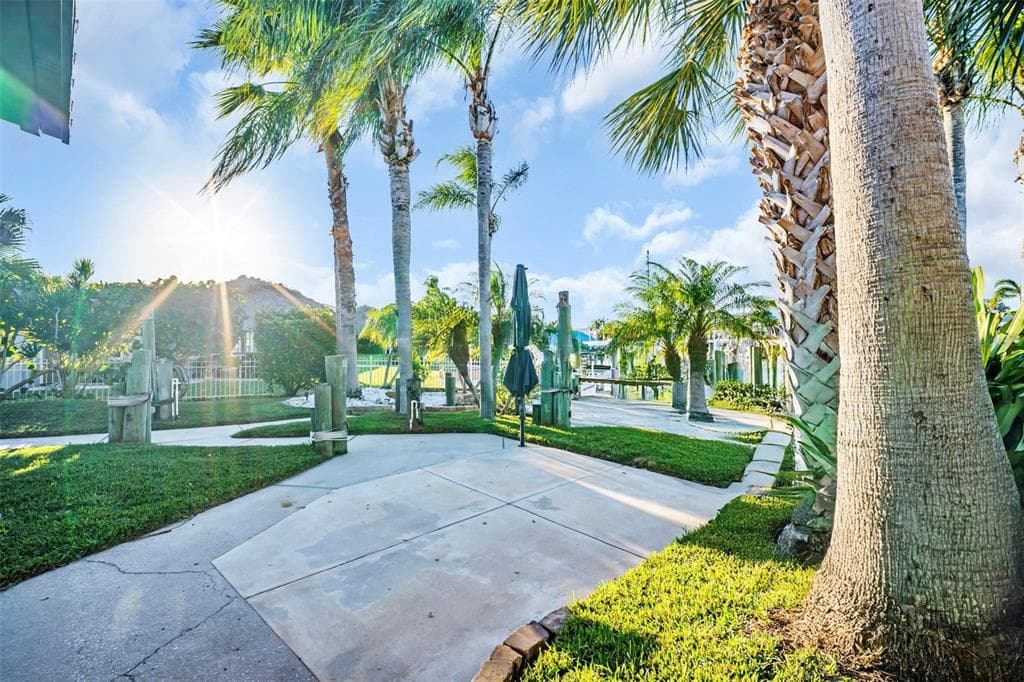 4951 GALLEON COURT 5