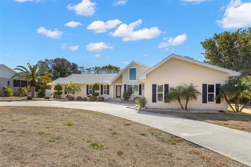 2138 BAYOU DRIVE 5
