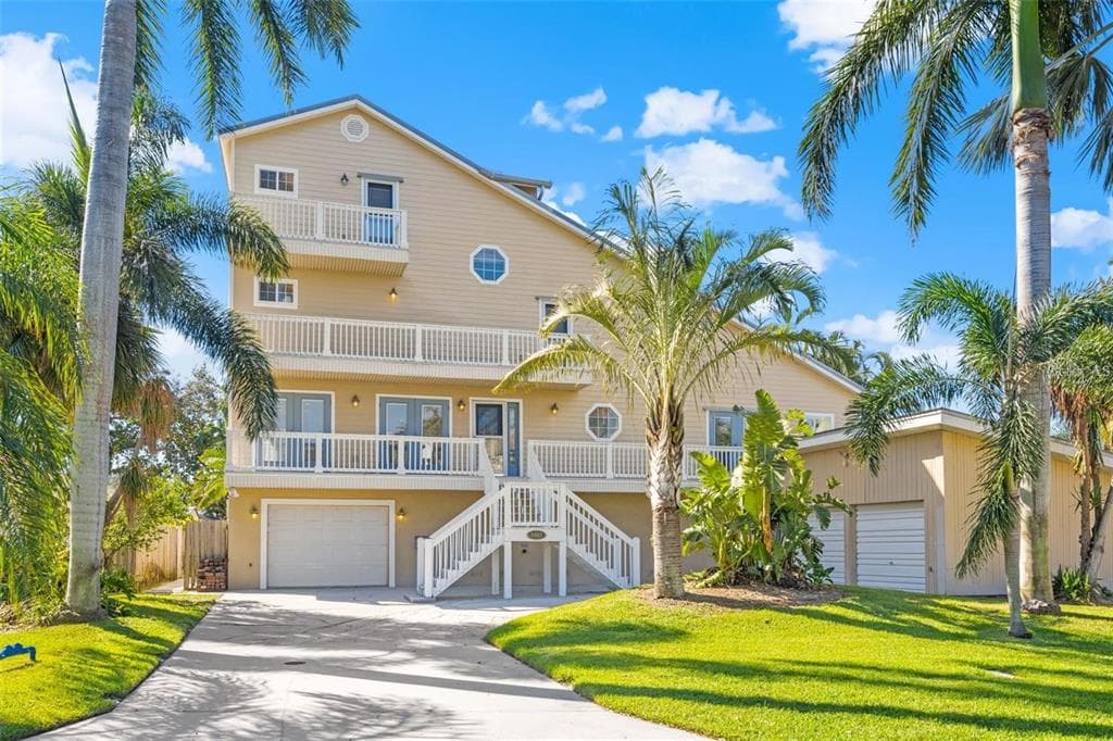 1902 ARROWHEAD DRIVE NE photo 2