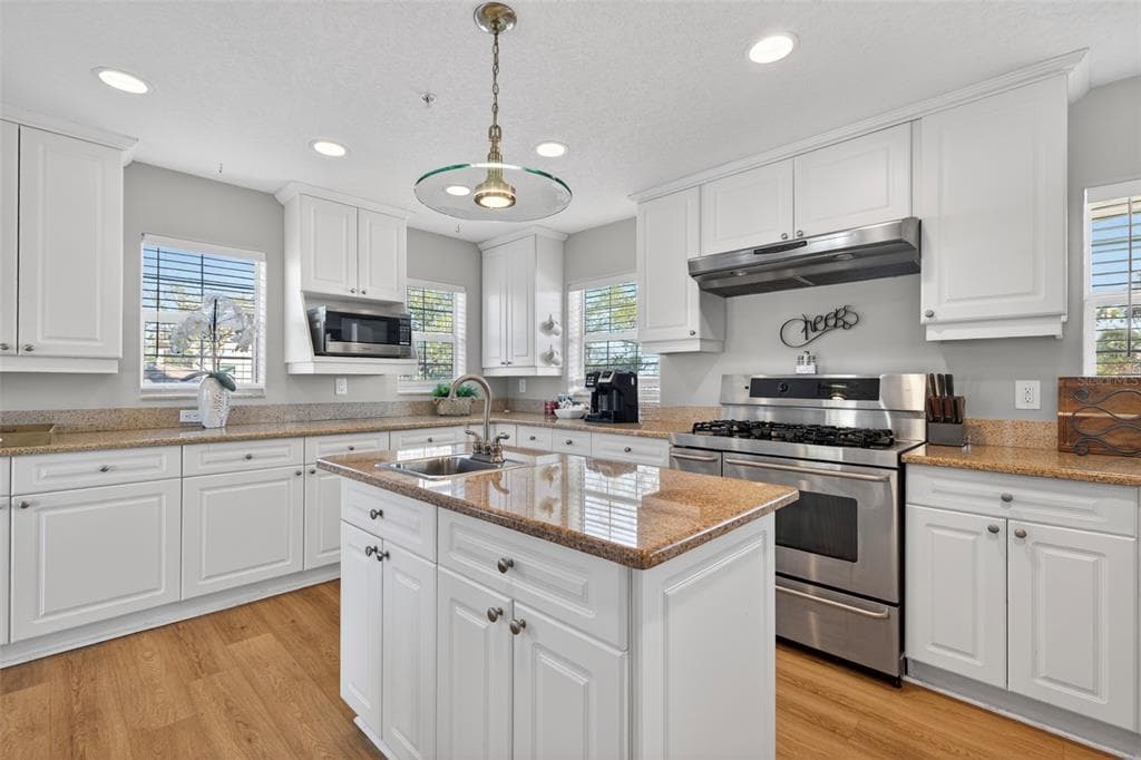 1902 ARROWHEAD DRIVE NE photo 13