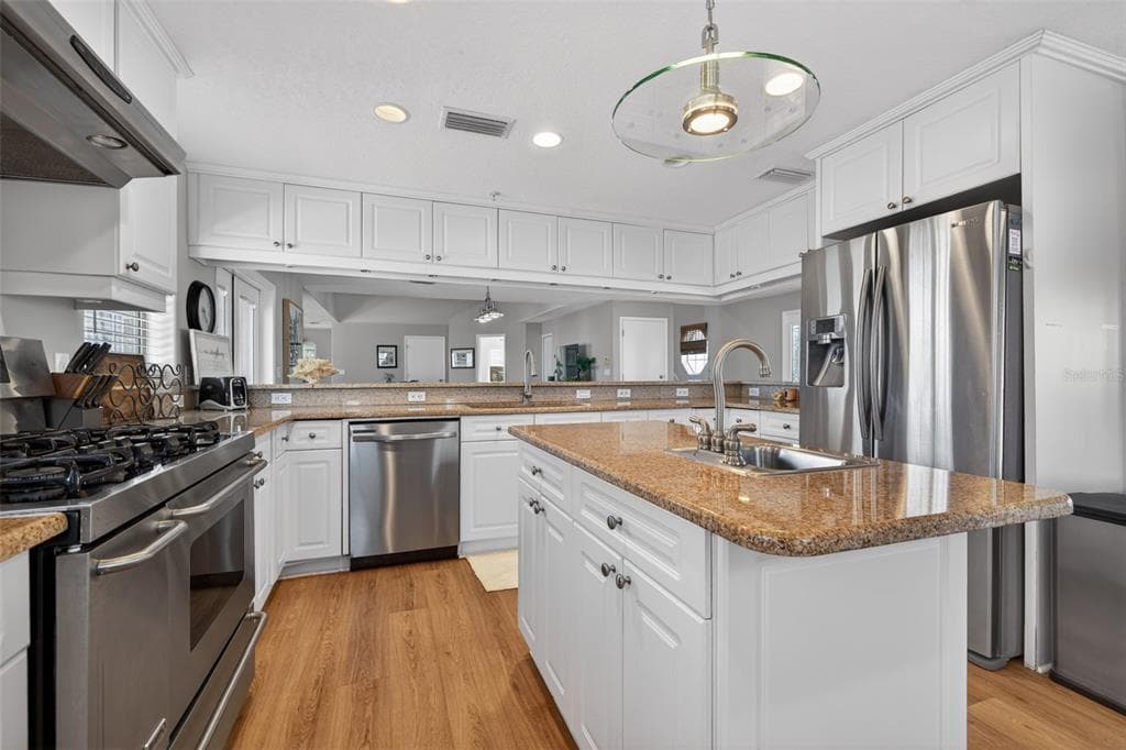 1902 ARROWHEAD DRIVE NE photo 11