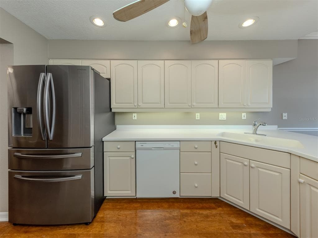 200 HARBOR WALK DRIVE 155 photo 24