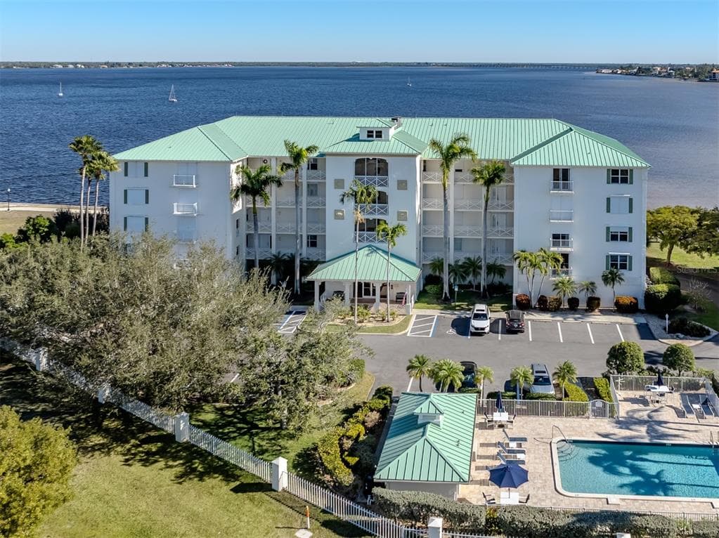 200 HARBOR WALK DRIVE 155 photo 4