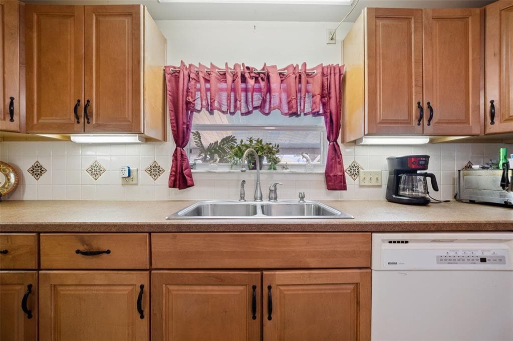 121 BONNIE DRIVE photo 14
