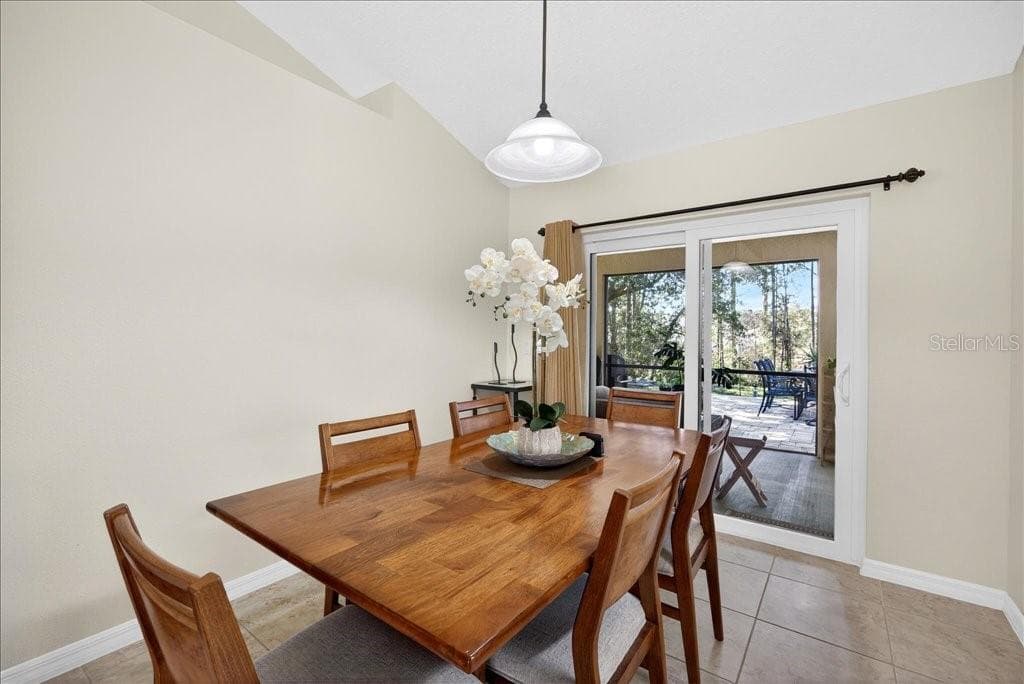 42 RUSSELL DRIVE photo 11