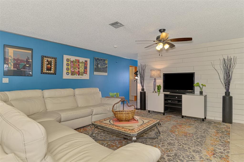 602 PORTIA STREET N photo 23