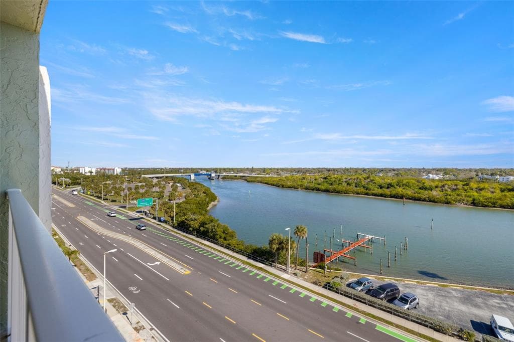 18610 GULF BOULEVARD 709 photo 23