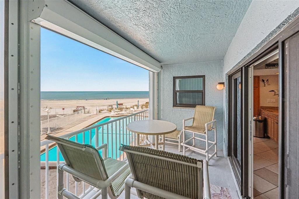 19500 GULF BOULEVARD 102 photo 3