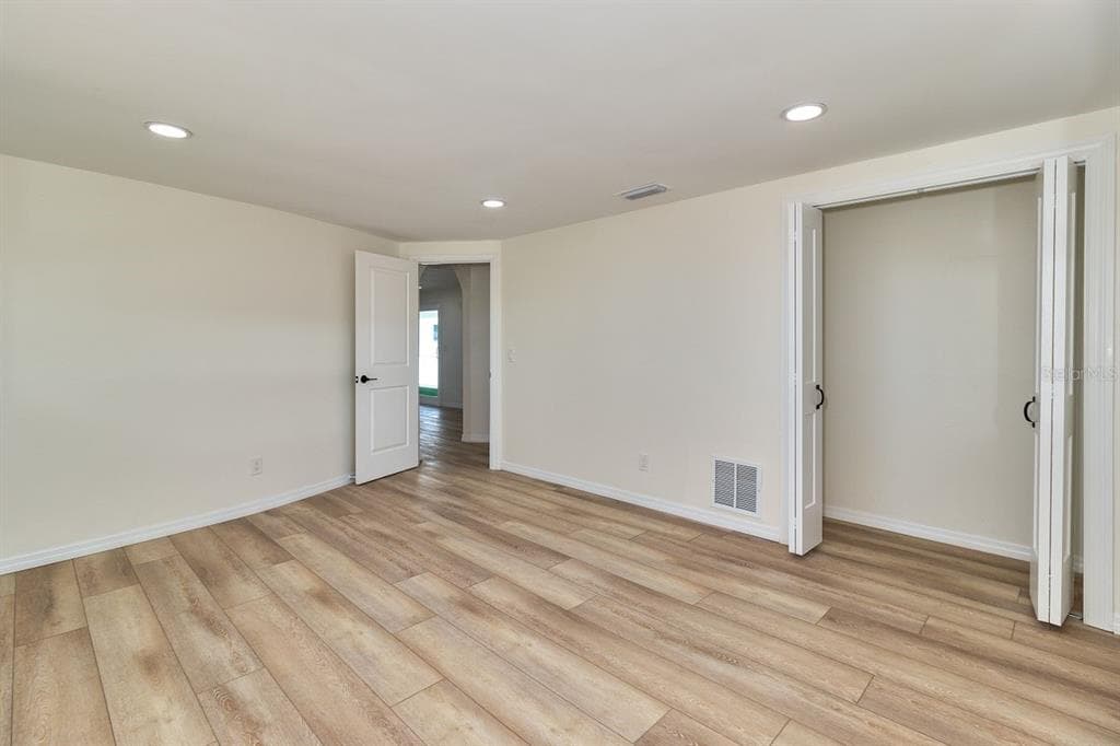 451 PALM ISLAND NE photo 23