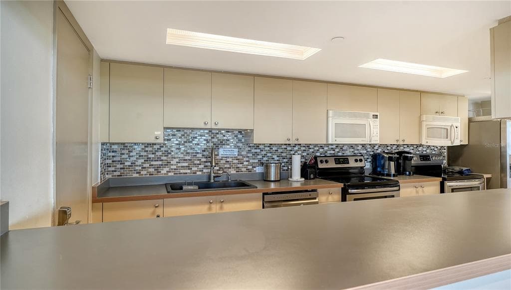 1000 LONGBOAT CLUB ROAD 403 photo 23
