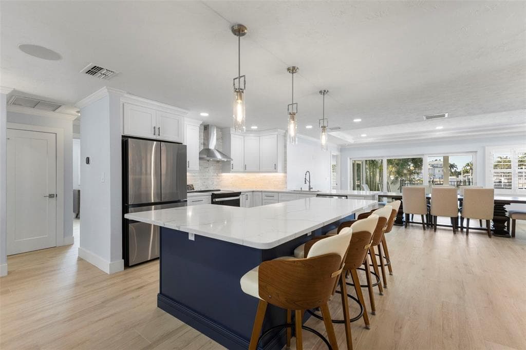 312 WESTWINDS DRIVE 4