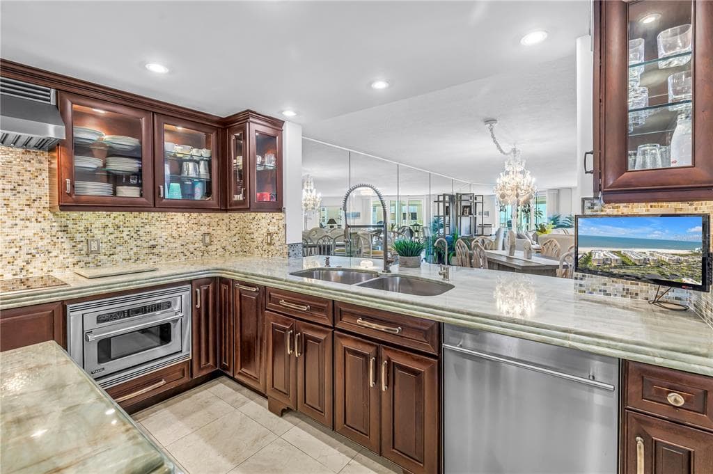 6600 SUNSET WAY 408 photo 7