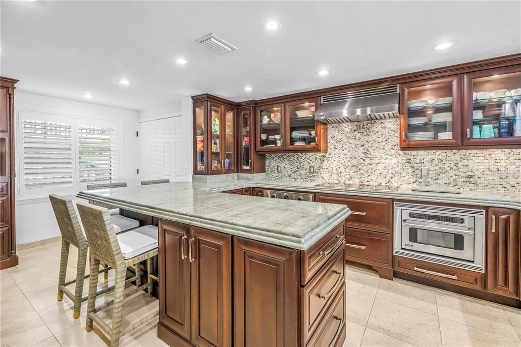 6600 SUNSET WAY 408 photo 4