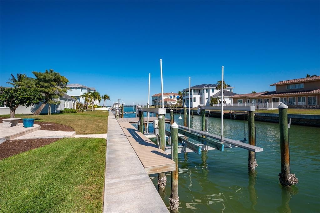 548 GUNWALE LANE 5