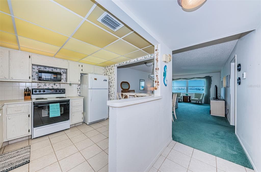 4525 COVE CIRCLE 604 photo 8