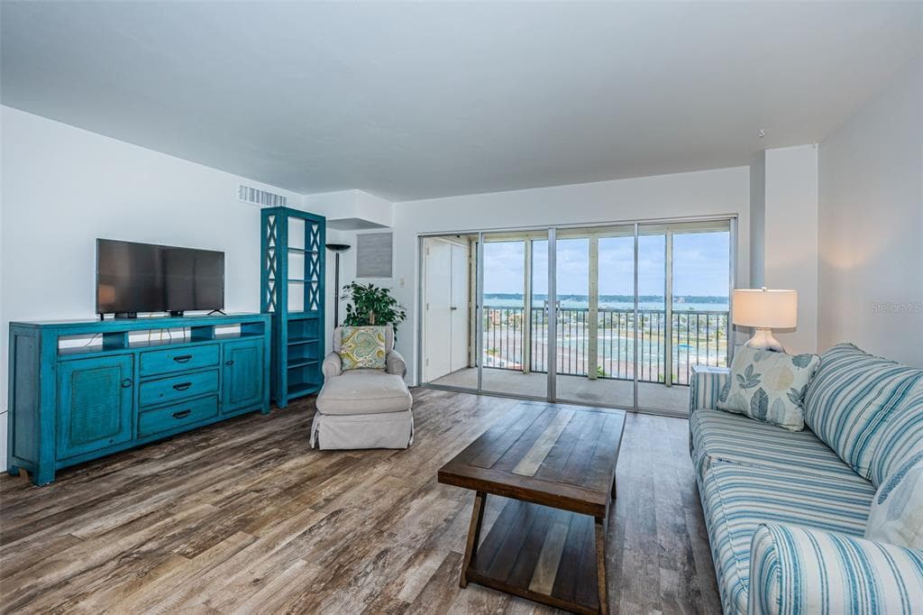 10355 PARADISE BOULEVARD #711 5