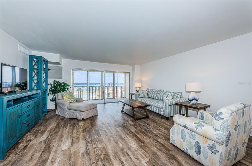 10355 PARADISE BOULEVARD #711 4