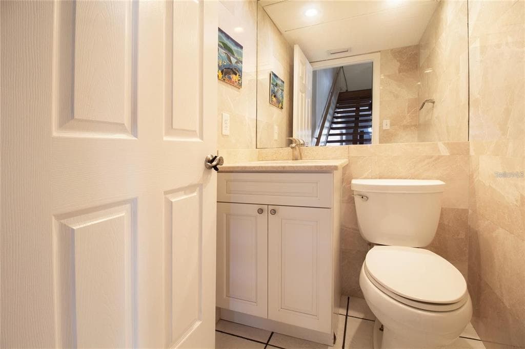 12140 CAPRI CIRCLE S 709 photo 16