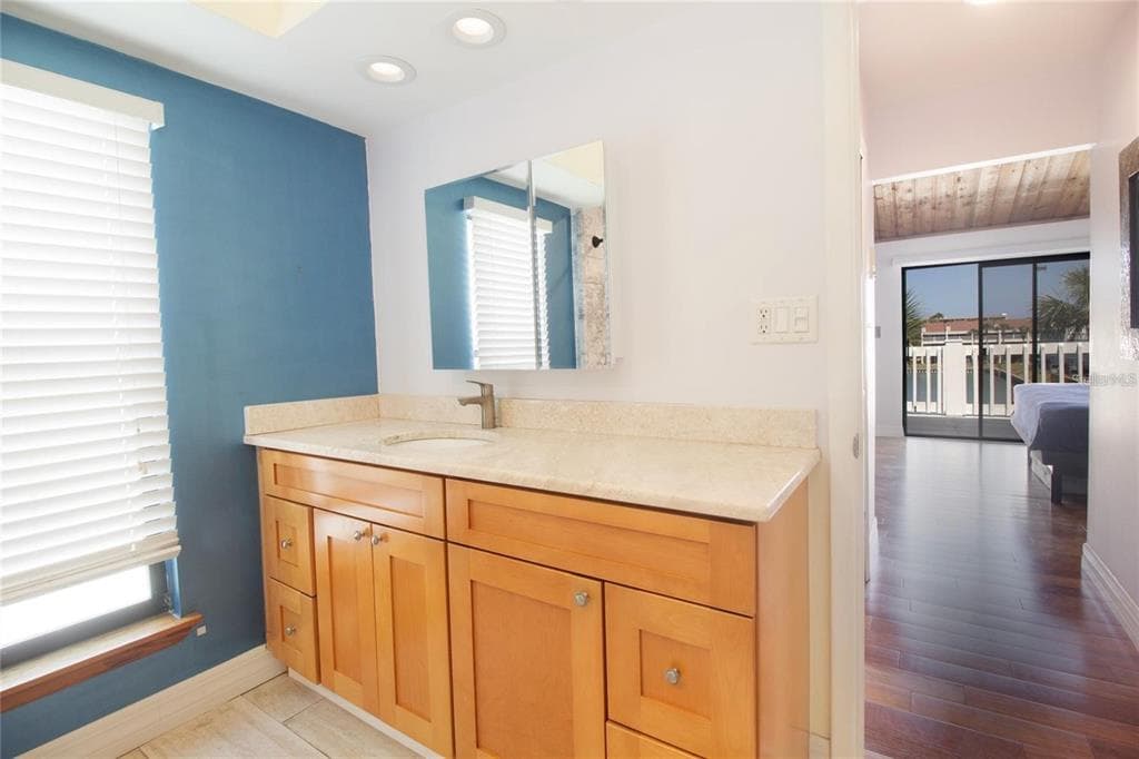 12140 CAPRI CIRCLE S 709 photo 25