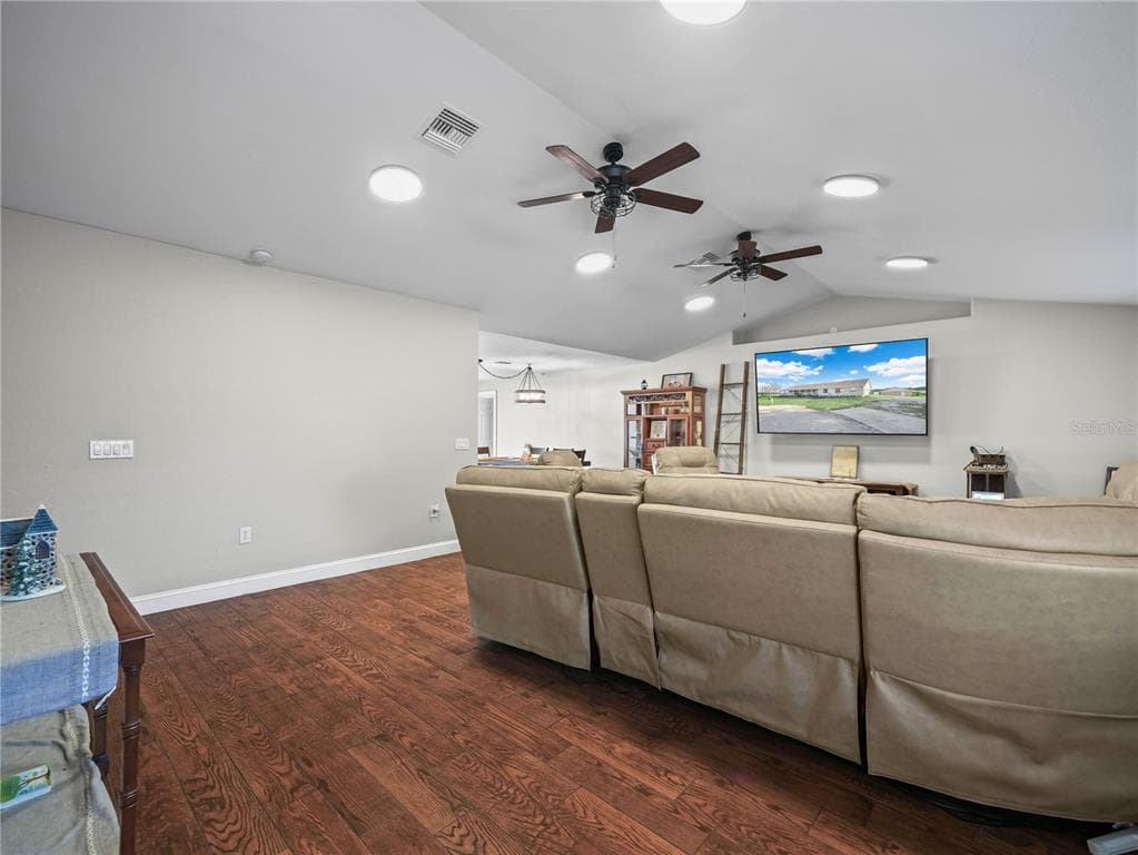 124 PANGOLA DRIVE photo 6