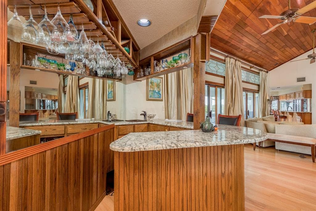 600 SOUNDVIEW DRIVE photo 10