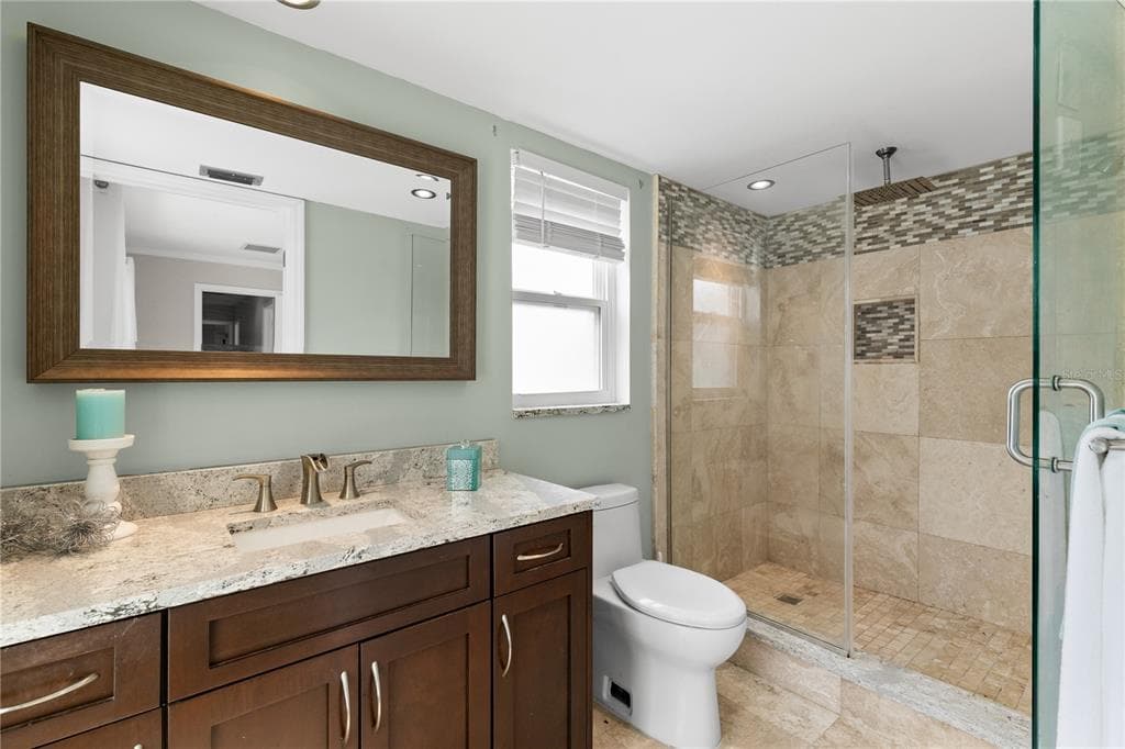404 4TH AVENUE N photo 20