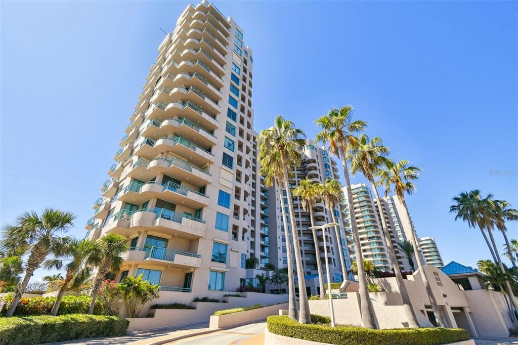 1560 GULF BOULEVARD 306 photo 1